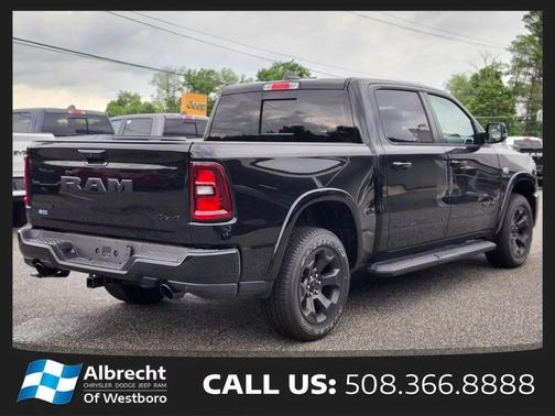 Diamond Black Crystal Pearlcoat 2026 RAM 1500 Big Horn/Lone Star
