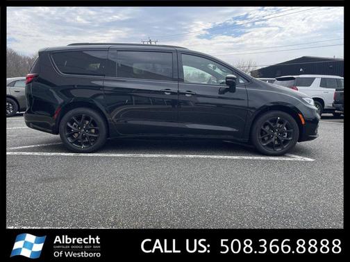 Diamond Black Crystal Pearlcoat 2026 Chrysler Pacifica Limited