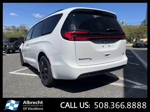Bright White Clearcoat 2026 Chrysler Pacifica L