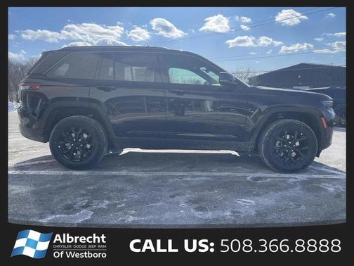 Diamond Black Crystal Pearlcoat 2026 Jeep Grand Cherokee Altitude
