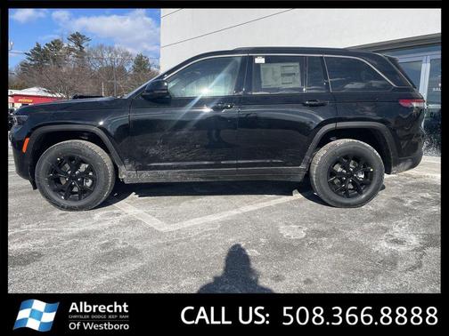 Diamond Black Crystal Pearlcoat 2026 Jeep Grand Cherokee Altitude