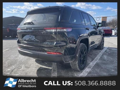 Diamond Black Crystal Pearlcoat 2026 Jeep Grand Cherokee Altitude