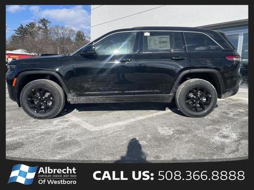 Diamond Black Crystal Pearlcoat 2026 Jeep Grand Cherokee Altitude