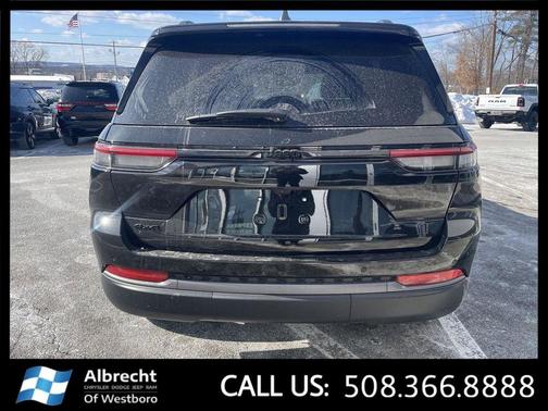 Diamond Black Crystal Pearlcoat 2026 Jeep Grand Cherokee Altitude