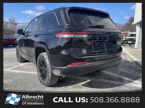 Diamond Black Crystal Pearlcoat 2026 Jeep Grand Cherokee Altitude