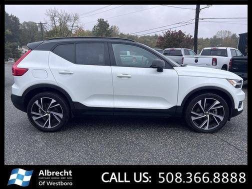 2021 Volvo XC40 T5 R-Design