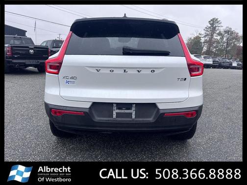 2021 Volvo XC40 T5 R-Design