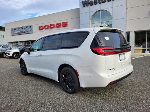 2023 Chrysler Pacifica Hybrid Limited