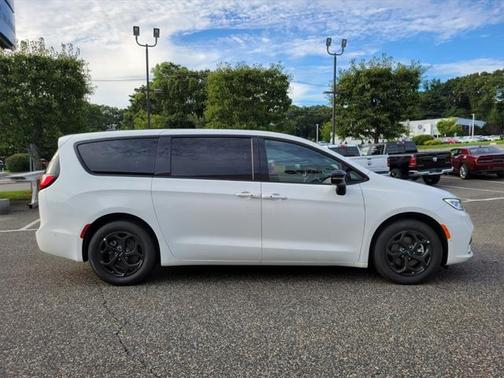 2023 Chrysler Pacifica Hybrid Limited