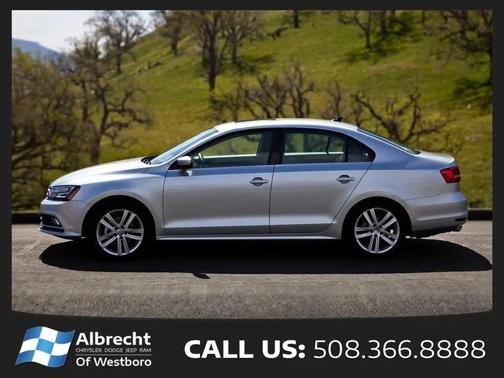 Platinum Gray Metallic 2015 Volkswagen Jetta Auto SE w/Connectivity/Navigation