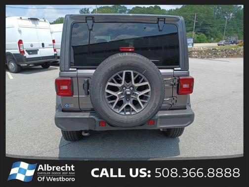 2025 Jeep Wrangler 4-Door Sahara 4x4