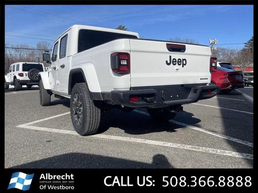 Bright White Clearcoat 2026 Jeep Gladiator Sahara 4x4