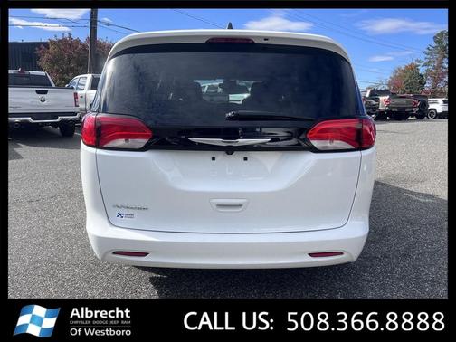 2023 Chrysler Voyager LX