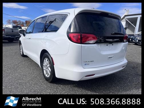 2023 Chrysler Voyager LX