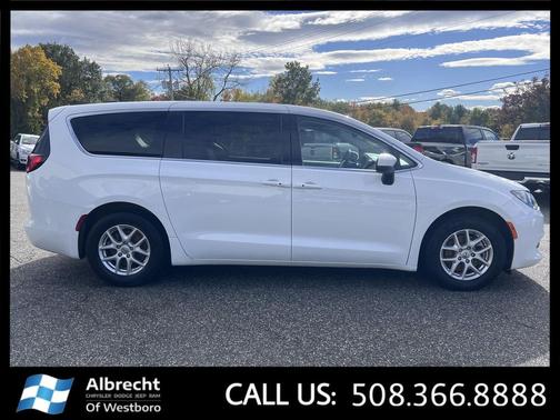 2023 Chrysler Voyager LX