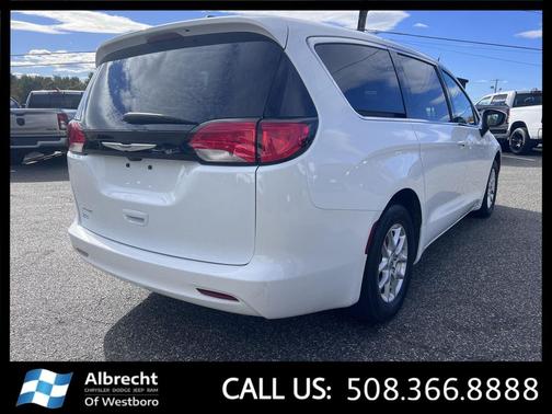 2023 Chrysler Voyager LX