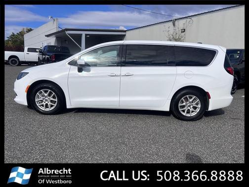 2023 Chrysler Voyager LX