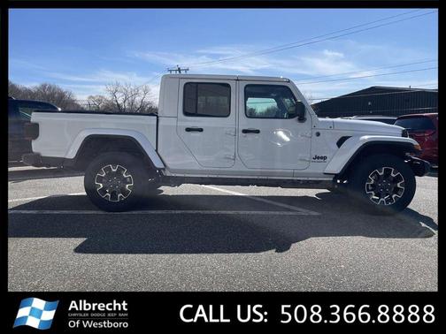 Bright White Clearcoat 2026 Jeep Gladiator Sahara 4x4