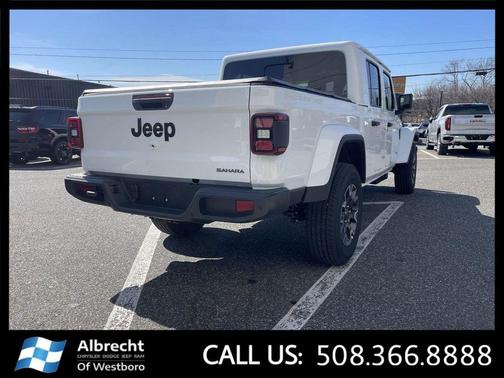 Bright White Clearcoat 2026 Jeep Gladiator Sahara 4x4