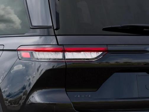 Diamond Black Crystal Pearlcoat 2025 Jeep Grand Cherokee Limited
