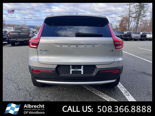 2024 Volvo XC40 B5 Core Bright Theme