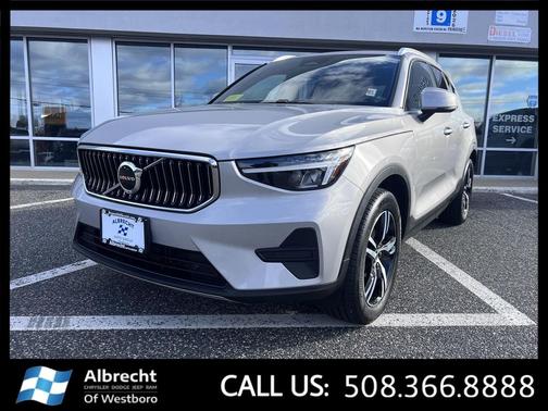 2024 Volvo XC40 B5 Core Bright Theme