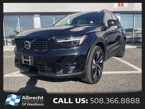 Onyx Black Metallic 2024 Volvo XC40 B5 Ultimate Dark Theme