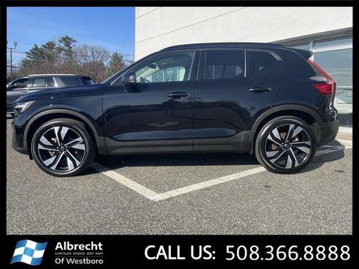 Onyx Black Metallic 2024 Volvo XC40 B5 Ultimate Dark Theme