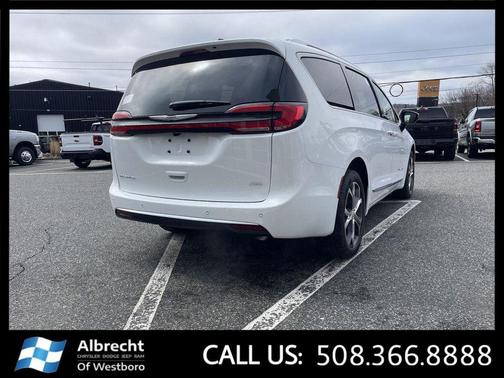 Bright White Clearcoat 2026 Chrysler Pacifica L