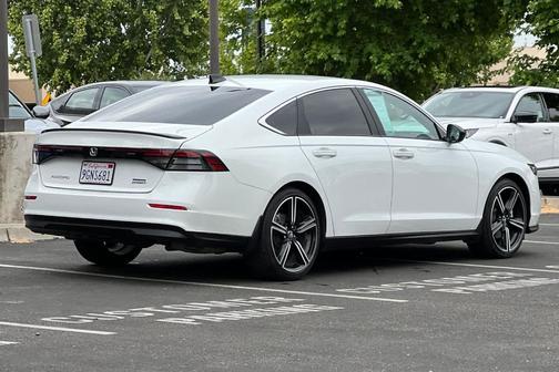Platinum White Pearl 2023 Honda Accord Hybrid Sport