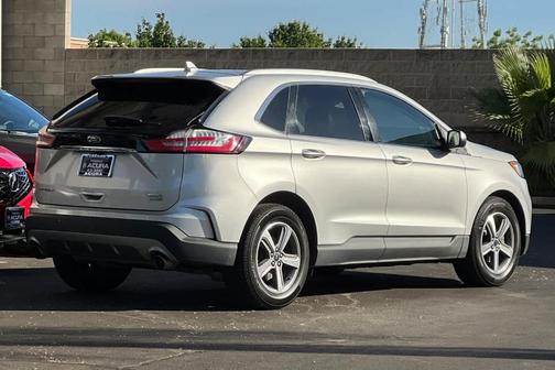 Ingot Silver Metallic 2019 Ford Edge SEL
