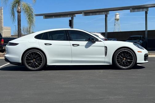 2023 Porsche Panamera 4