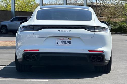 2023 Porsche Panamera 4