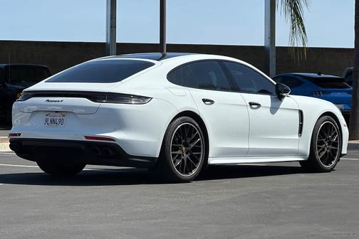 2023 Porsche Panamera 4