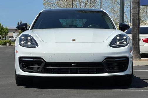 2023 Porsche Panamera 4