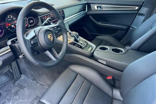 2023 Porsche Panamera 4