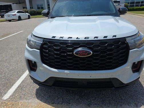 Space White Metallic 2026 Ford Explorer ST-Line