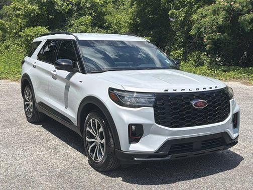 Space White Metallic 2026 Ford Explorer ST-Line