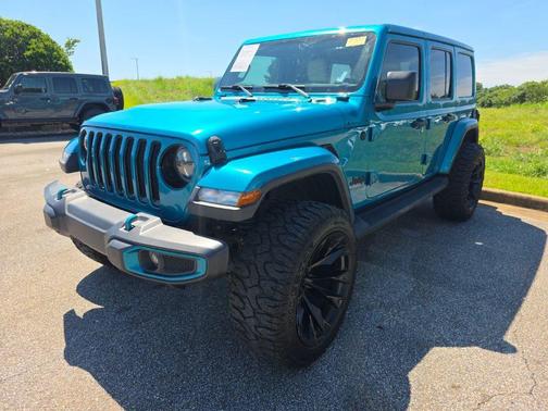 Bikini Pearlcoat 2020 Jeep Wrangler Unlimited Sahara