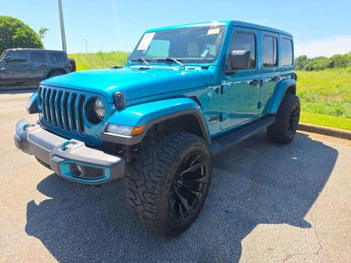 Bikini Pearlcoat 2020 Jeep Wrangler Unlimited Sahara