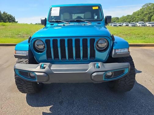 Bikini Pearlcoat 2020 Jeep Wrangler Unlimited Sahara