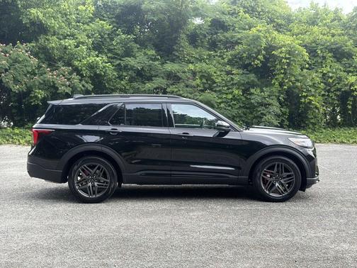 Agate Black Metallic 2026 Ford Explorer ST