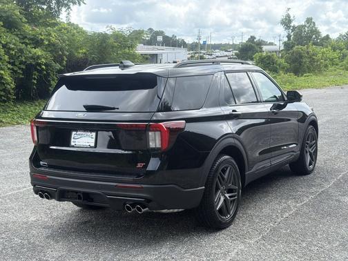 Agate Black Metallic 2026 Ford Explorer ST