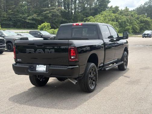 Diamond Black Crystal Pearlcoat 2026 RAM 2500 Black Express Crew Cab 4x4 6'4' Box