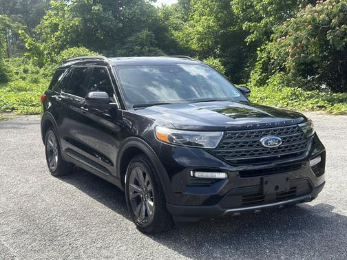 Agate Black Metallic 2024 Ford Explorer XLT