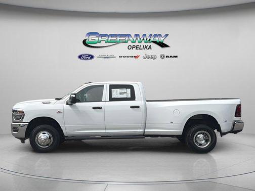 Bright White Clearcoat 2026 RAM 3500 Tradesman Crew Cab 4x4 8' Box