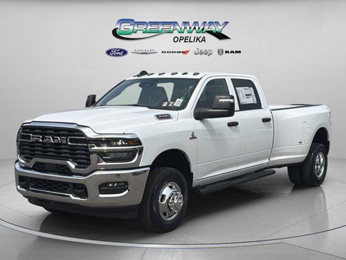 Bright White Clearcoat 2026 RAM 3500 Tradesman Crew Cab 4x4 8' Box