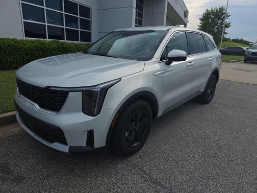 Ivory Silver 2026 Kia Sorento LX
