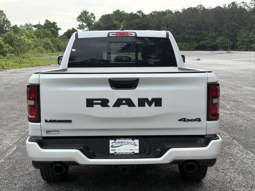 Ivory White Tri-Coat Pearlcoat 2026 RAM 1500 Laramie