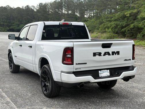 Ivory White Tri-Coat Pearlcoat 2026 RAM 1500 Laramie